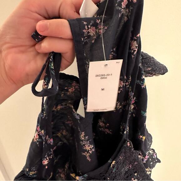 NWT GAP Navy Blue Floral Ruffle Eyelet Top Medium - Picture 11 of 12